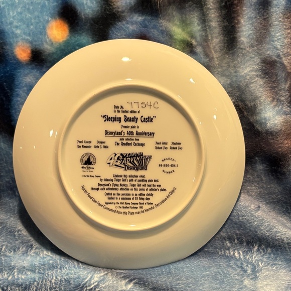 Bradford Exchange “Sleeping Beauty Castle” Disneyland’s 40th Anniversary Plate - Picture 7 of 9
